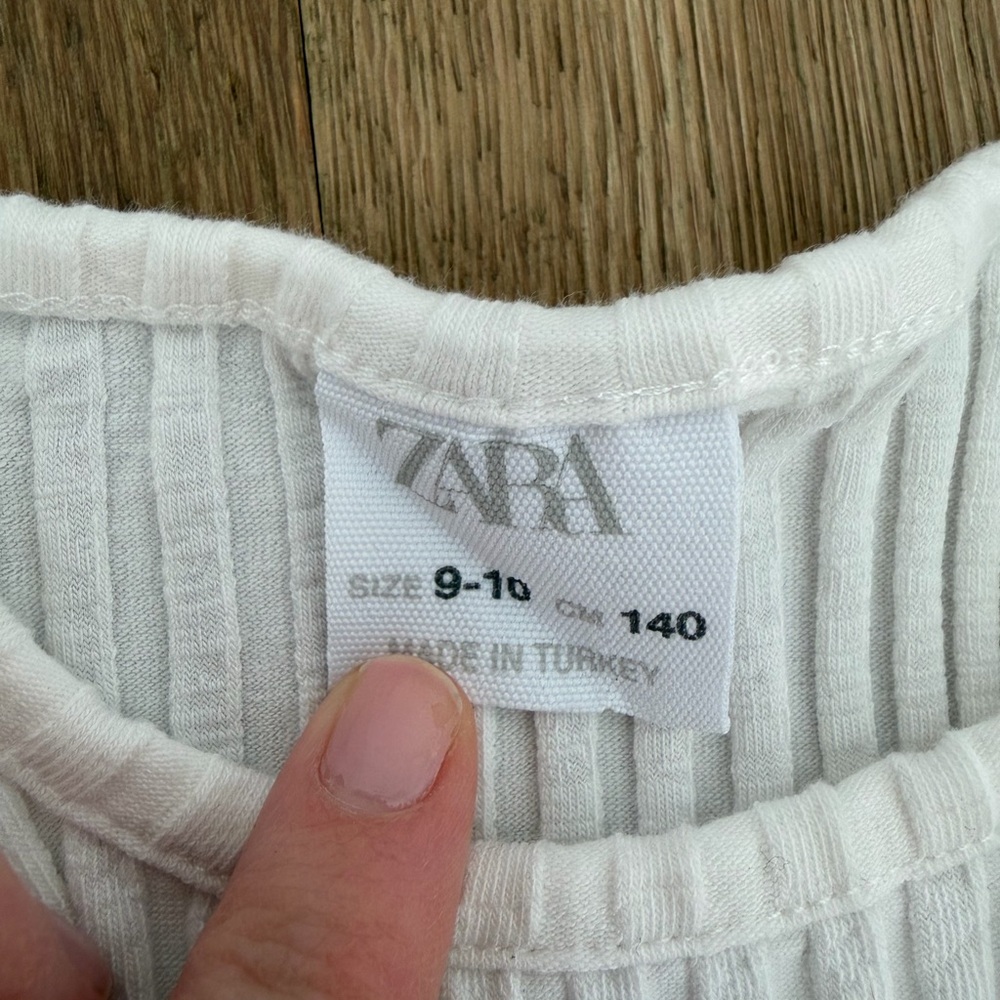 💚👧 Zara Girls Ribbed Cutout Tee | Size 9–10 - Picture 3 of 7
